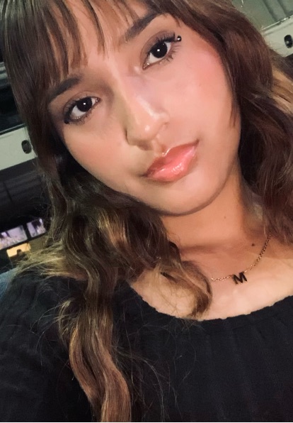 Valentina from Ecuador, hosting a live chat room on BuzzCast